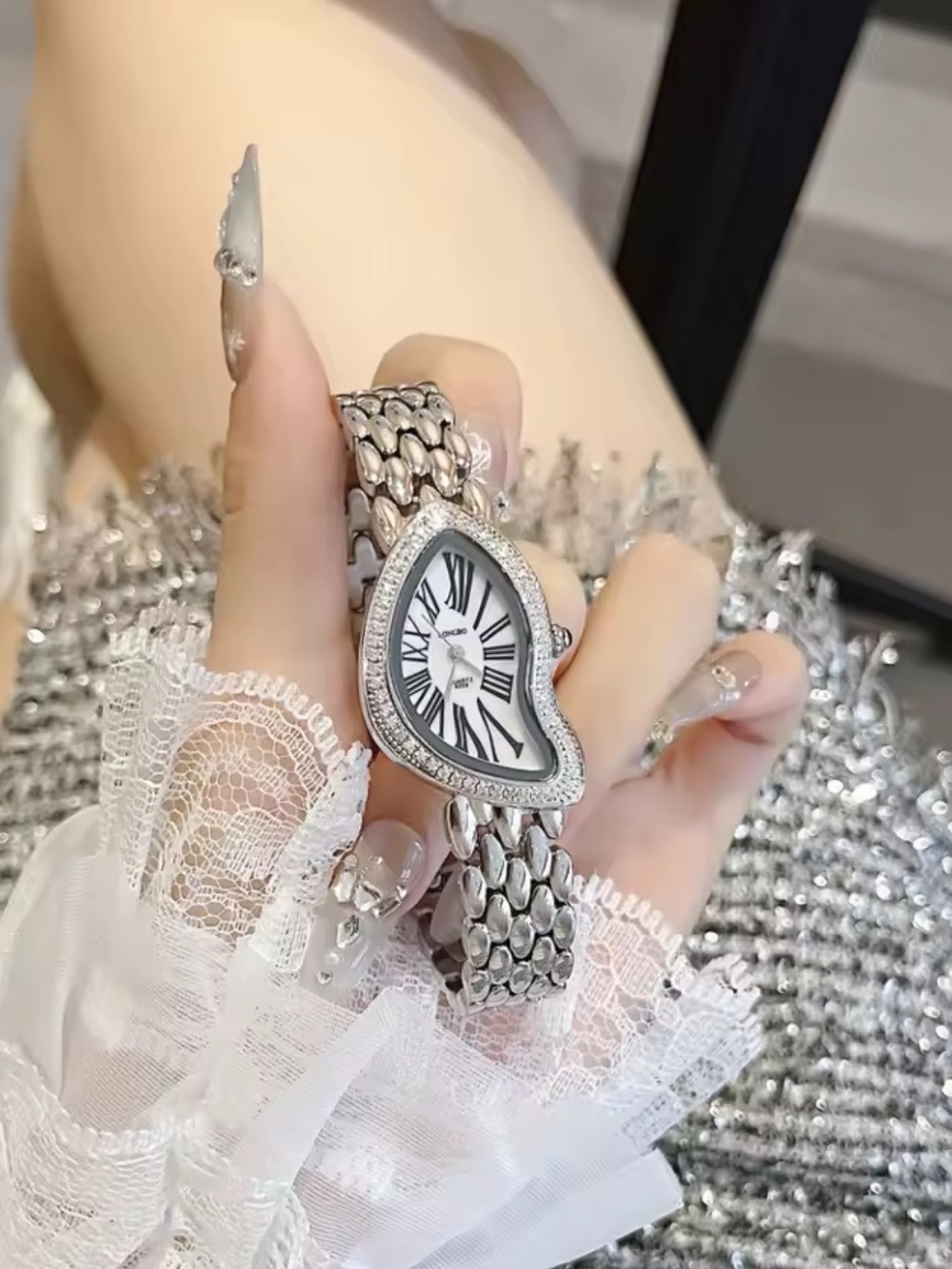 New Heart-Shaped Silver Women's Bracelet Watch